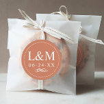 Sticker Rond Classic Elegant Terracotta Orange Mariage Monogram<br><div class="desc">Formal terracotta orange mariage faveur autocollant design dispose de belle typographie avec lettrage de bloc classique. Le texte personnalisé du monogramme peut être personnalisé avec les initiales du prénom du marié et du marié et la date du mariage. Le design est encadré par un simple cadre rond pointillé et agrémenté...</div>