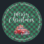 Sticker Rond Classic Red Truck Green Christmas Adresse de retou<br><div class="desc">Créez de magnifiques étiquettes d'adresse de retour de Noël avec un camion rouge classique sur un motif de plaid de buffle vert. Personnalisez facilement ces étiquettes verts à damiers Noël avec votre nom et adresse de famille.</div>