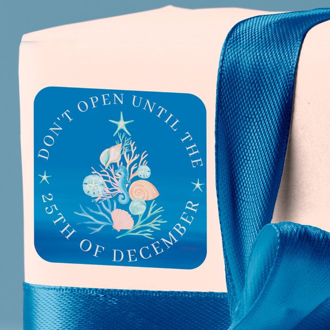 Sticker Rond Coastal Beach Seashell n'ouvre pas avant Noël (Coastal Beach Seashell Don't Open Until Christmas Classic Round Sticker)