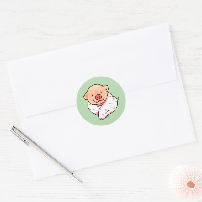 Sticker Rond Cochon de bébé mignon enveloppé dans une couvertur (Enveloppe)