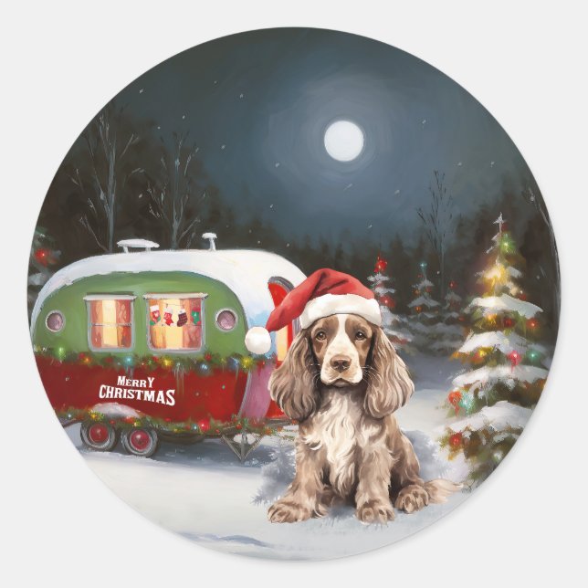 Sticker Rond Cocker d'hiver Spaniel Caravan Christmas Adventure (Devant)