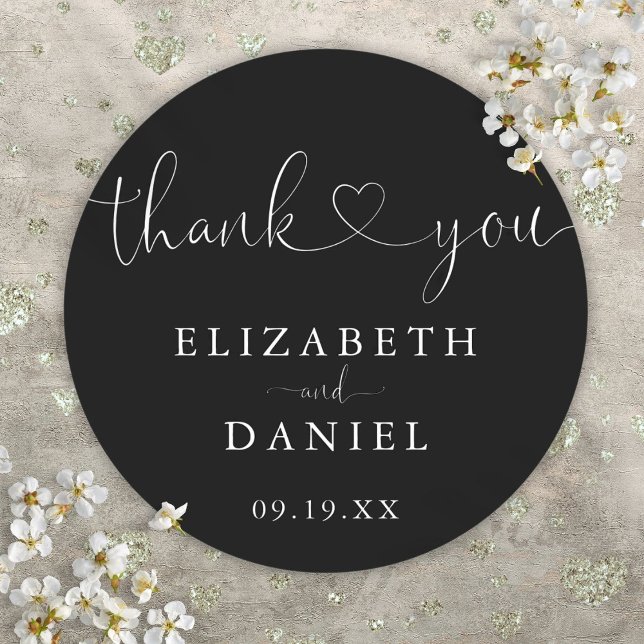 Sticker Rond Cœur noir et blanc Script Merci Cadeau de mariage (Black White Heart Script Thank You Wedding Favor Classic Round Sticker)