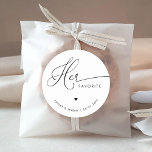 Sticker Rond Coeur Romantique Script Son Mariage Favori Faveur<br><div class="desc">Présentez vos invités à vos plaisirs favoris avec ces stickers mignons,  avec un script de coeur romantique et une typographie classique.</div>