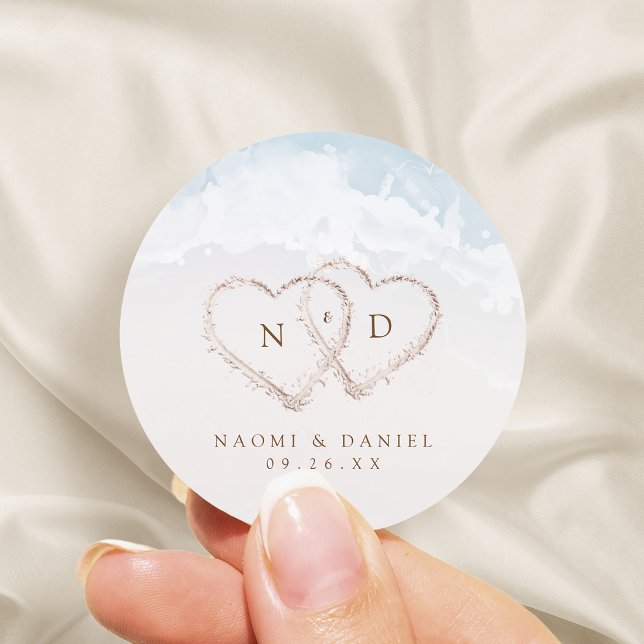 Sticker Rond Cœurs de monogramme de script moderne Faveurs de m (Modern Script Hearts Monogram Beach Wedding Favors Classic Round Sticker)