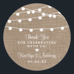 Sticker Rond Collection de Mariages Rustic Burlap<br><div class="desc">Simple mais élégant, les lampes à cordes de la collection rustique mariage burlap est un design étonnant avec de belles lumières à cordes blanches suspendues sur un arrière - plan effet burlap, qui est parfait pour toute célébration mariage rustique. Ces autocollants peuvent être personnalisés pour votre occasion spéciale et feraient...</div>