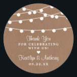 Sticker Rond Collection de Mariages Rustic Kraft<br><div class="desc">Simple mais élégant, les lampes à cordes de la collection rustique Kraft mariage est un design époustouflant avec de belles lumières à cordes blanches suspendues sur un arrière - plan à effet Kraft, qui est parfait pour toute célébration mariage rustique. Ces autocollants peuvent être personnalisés pour votre occasion spéciale et...</div>