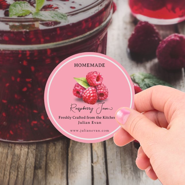 Sticker Rond Conçu avec amour confiture de framboise maison (Crafted with Love Homemade Raspberry Jam Classic Round Sticker)