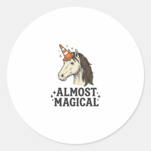 Sticker Rond Cône de licorne presque magique T-Shirt graphique