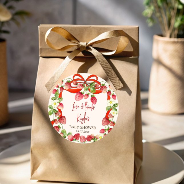 Sticker Rond Coquette à ruban de fraise baby shower en faveur (Strawberry ribbon bow coquette baby shower favors 
 personalized printed sticker)