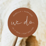 Sticker Rond CORIANDER Terracotta brûlé Orange Boho Mariage<br><div class="desc">Cet autocollant est doté d'une police manuscrite pointue et d'un design minimaliste moderne associé à une combinaison de couleur orange et beige brûlée en terre cuite bohème. Modifiez facilement les couleurs de cet autocollant pour correspondre à votre thème mariage. Utilisez pour sceller vos enveloppes, épicer une faveur de mariage, ajouter...</div>