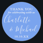Sticker Rond Cornflower Blue Signature Mariage Favor Merci<br><div class="desc">Bonté de mariage en bleu de Cornflower merci sticker rond classique avec des noms de style signature. Personnalisez avec vos informations de remerciement spéciales en typographie chic. Conçu par Thisisnotme©</div>