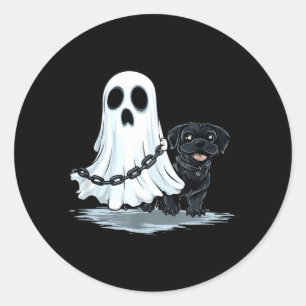 Sticker Rond Costume de fantôme tenant un chiot pour Halloween