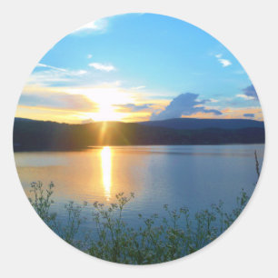 Sticker Rond Coucher de soleil bleu sur le lac