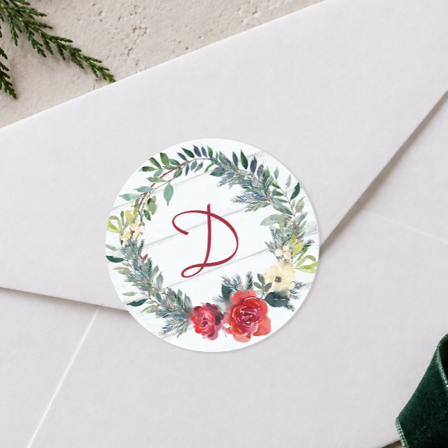 Sticker Rond Couronne de Noël à monogramme aquarelle rustique (Rustic Watercolor Wreath Monogram Christmas Classic Round Sticker)