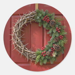 Sticker Rond Couronne de pin de Noël et d'épines sur porte roug