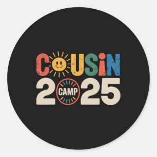 Sticker Rond Cousin Camp 2025 Camping en plein air Vacances d'é