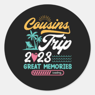 Sticker Rond Cousins Trip 2023 Grands souvenirs Vacances Cousin