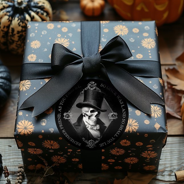 Sticker Rond Crâne gothique victorien noir Etching Memento Mori (Créateur téléchargé)