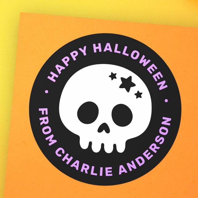 Sticker Rond Crâne mignon avec des étoiles noir violet Joyeux H (Cute skull with stars black purple Happy Halloween Classic Round Sticker)