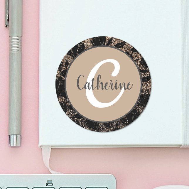 Sticker Rond Crème de café florale Élégant monogramme Nom  (Créateur téléchargé)