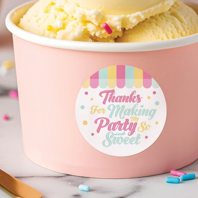 Sticker Rond Crème de glace Parlante Merci gagnant fête d'anniv (Ice Cream Parlor Awning Thank You Birthday Party Classic Round Sticker)