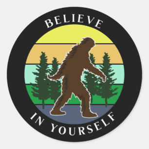 Sticker Rond Crois en toi-même Vintage Sunset Bigfoot