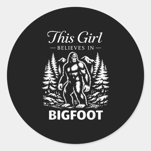 Sticker Rond Croyante fille Bigfoot sasquatch cryptide forêt (Devant)