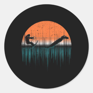 Sticker Rond Cryptide Ski aquatique Monstre du Loch Ness Drôle 