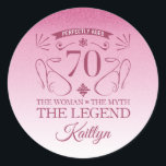 Sticker Rond Custom Cute Happy 70th Birthday<br><div class="desc">Fournitures élégantes personnalisables pour les fêtes d'anniversaire pour les femmes,  avec fausse parties scintillant rose. Personnalisez-le en ajoutant le nom de la fille d'anniversaire.</div>
