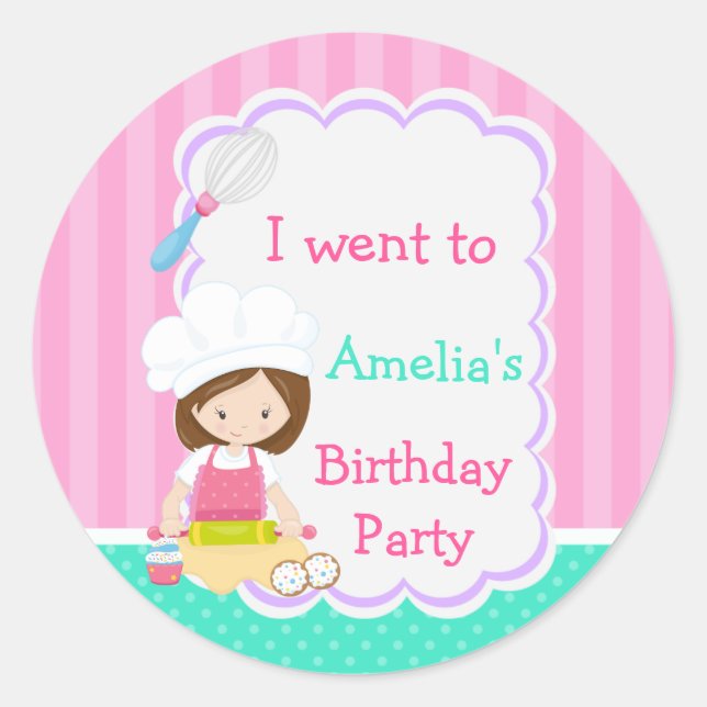 Sticker Rond Cute Brunette Fille Baking Anniversaire (Devant)