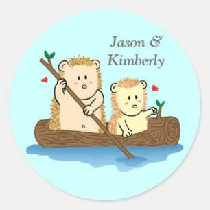 Sticker Rond Cute Hedgehog couple naviguant en bateau en bois