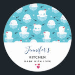 Sticker Rond Cute Polar ours dans Santa Hats Christmas Kitchen<br><div class="desc">stickers cuisine - dit "fait avec amour" avec 3 petits coeurs rouges. Conçu avec un motif de Noël mignon avec des ours polaires debout sur de la glace flottante portant des chapeaux en santa rouge. Des petits igloos, des flocons de neige et des poissons entourent ces adorables ours polaires qui...</div>