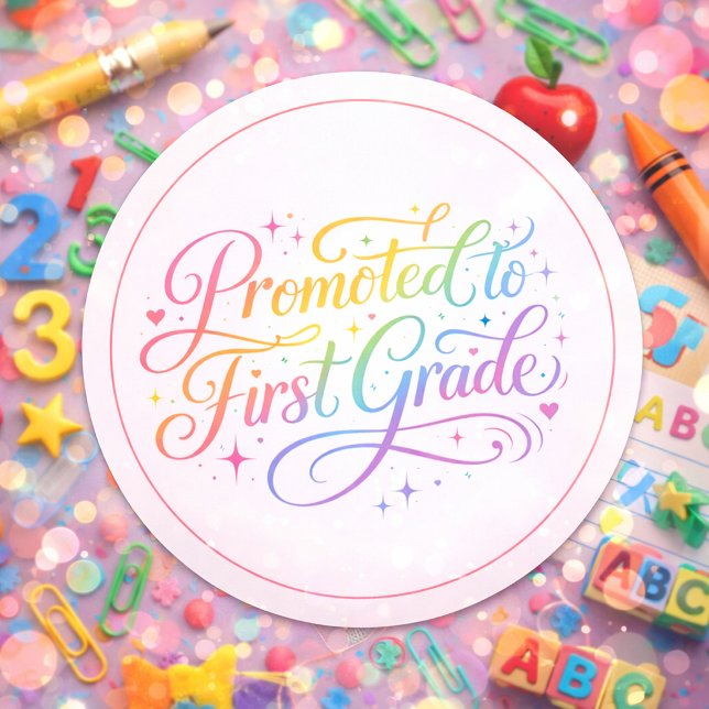Sticker Rond Cute Rainbow “Promoted to First Grade” Design (Créateur téléchargé)
