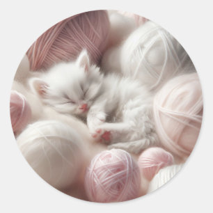 Sticker Rond Cute White Kitten Napping en Fil