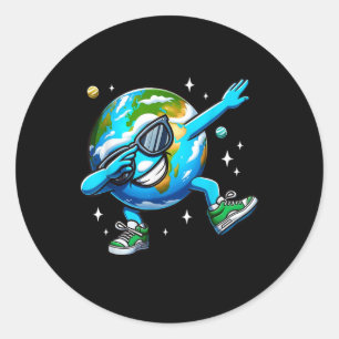 Sticker Rond Dab de la Terre drôle - Jour des terres 2024 Enfan