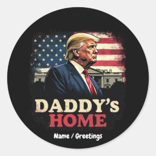 Sticker Rond Daddy’s Home 2025 Un patriotique et amusant prendr