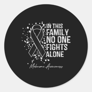 Sticker Rond Dans cette famille combat seul Chemise Melanoma