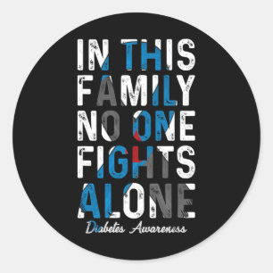 Sticker Rond Dans Cette Famille Personne ne combat seul l'accès