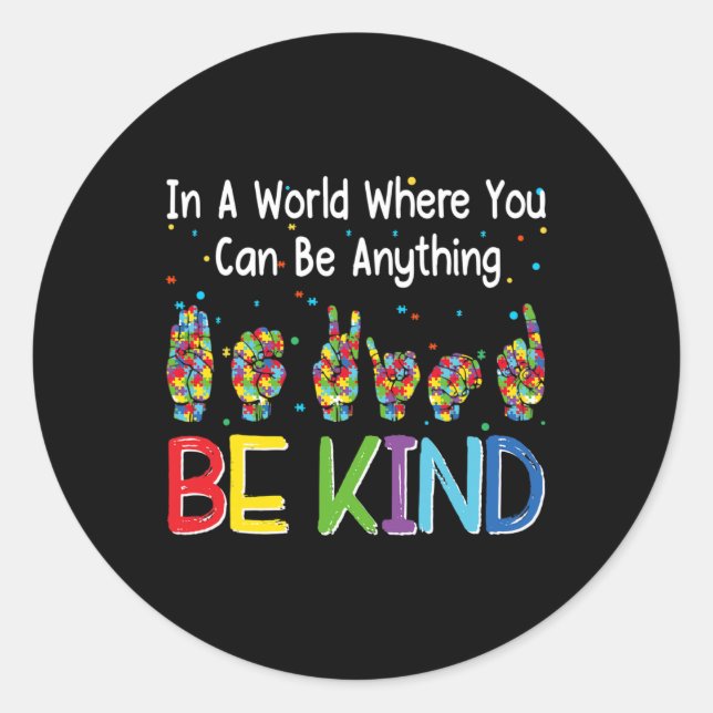 Sticker Rond Dans Un Monde Où L'On Peut Être N'Importe Quoi De  (Devant)