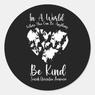 Sticker Rond Dans Un Monde Où L'On Peut Être N'Importe Quoi Pré