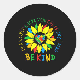 Sticker Rond Dans Un Monde Où L'On Peut Tout Être Comme L'Autis