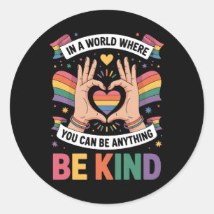 Sticker Rond Dans un monde où vous pouvez être n'importe quoi ê