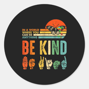 Sticker Rond Dans un monde où vous pouvez être n'importe quoi s