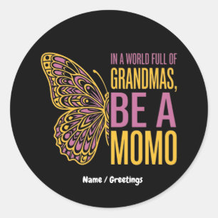 Sticker Rond Dans un monde plein de mamies, soyez un papillon M