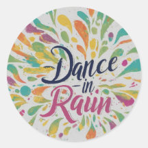 Danse dans la pluie : une célébration de la joie