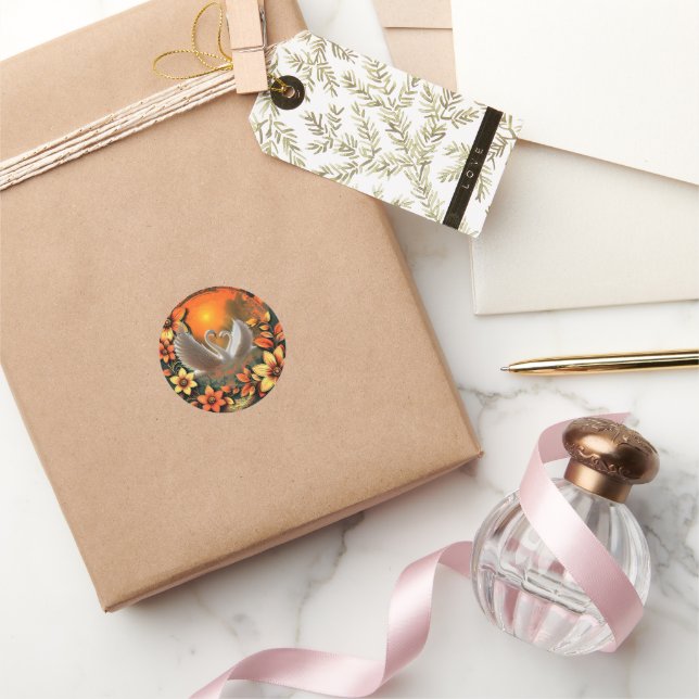 Sticker Rond De beaux cygnes amoureux. (Cadeaux)