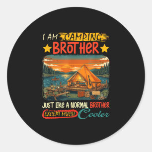 Sticker Rond Définition de frère de camping beaucoup plus cool 