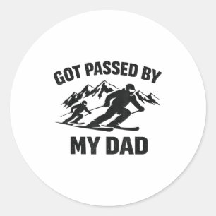 Sticker Rond Dépassé par papa en ski famille sports d'hiver pla