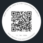 Sticker Rond Détails du mariage Qr Code Simple Noir Minimal Chi<br><div class="desc">Conçu pour les couples qui apprécient la simplicité de l'esthétique moderne. L'utilisation d'un code QR permet à vos invités d'accéder à des informations détaillées sur votre mariage à leur convenance, tandis que le design noir et minimal ajoute une touche de classe.</div>