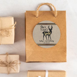 Sticker Rond Deux Filles sauvages Cerf de bois 2e anniversaire